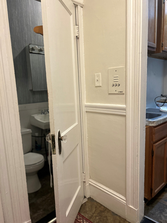 entry/bathroom/kitchen - One bedroom close to Berklee