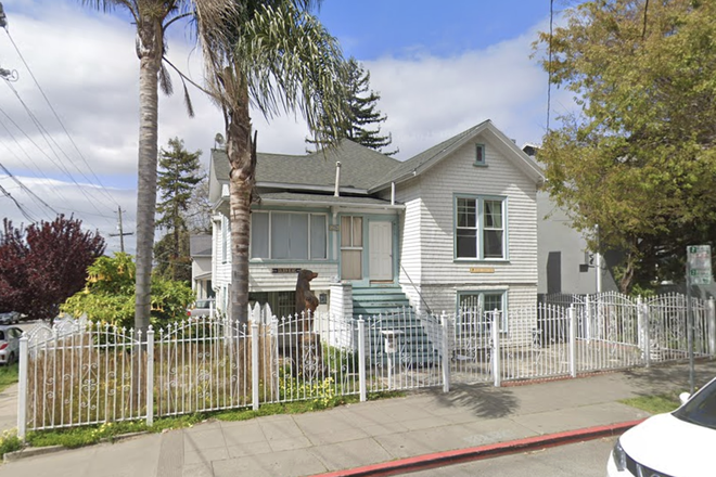 Beautiful sunny exterior! - Sunny Furnished Room Near UC Berkeley Campus for Summer Sublet