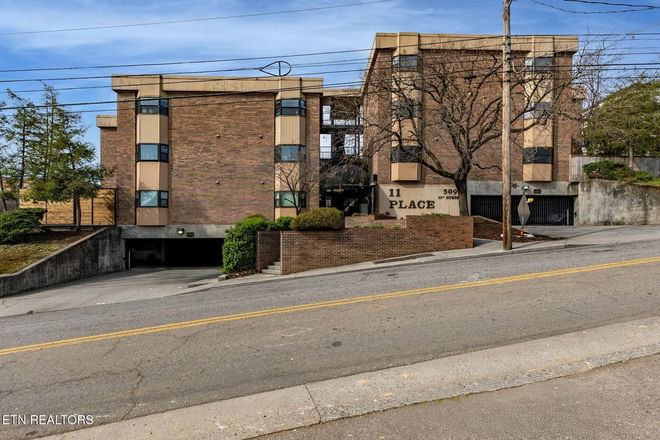 Enterance - Condo for rent, walking distance to campus. Beautiful 3BRM, 2 Bath with large living area.
