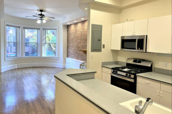 living - BEAUTIFUL 2 BED WITH IN-UNIT LAUNDRY, HOT WATER INCLUDED! 9/1/26!! Apartments