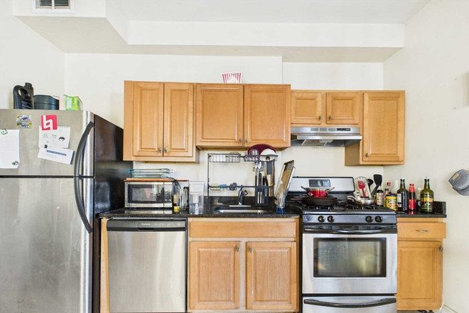 kitchen - HUGE, Sun-Drenched 4 Bed / 1.5 w/ LAUNRY IN UNIT! Avail. 9/1/26!!