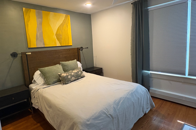 Bedroom- queen bed - Furnished 1BR apt-878 Lawrenceville Rd-Princeton