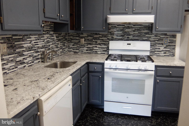 Renovated Kitchen - Room in shared 2BR/2BA condo for female PU affiliate only-Salem Ct-Princeton