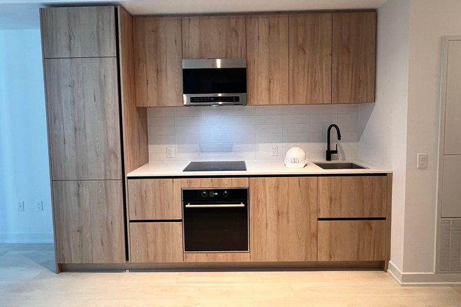 kitchen - Prime Location Apartment: Modern 1 Bed/1 Bath at Yonge & Eglinton fully furnished,