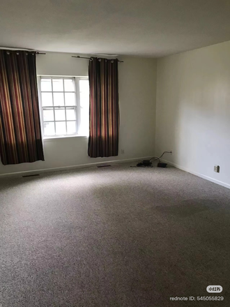 living room - Great Deal: Roommates Wanted for 3B2B near Boston College Condo