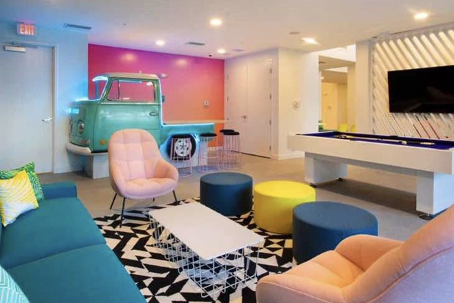 Lounge area - Hub Orlando Apartments