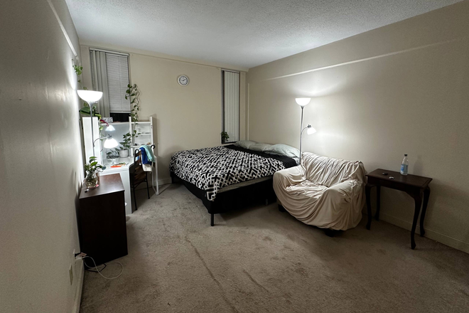 bedroom - One bedroom with private bathroom in downtown. 5 mins walking to MUSC