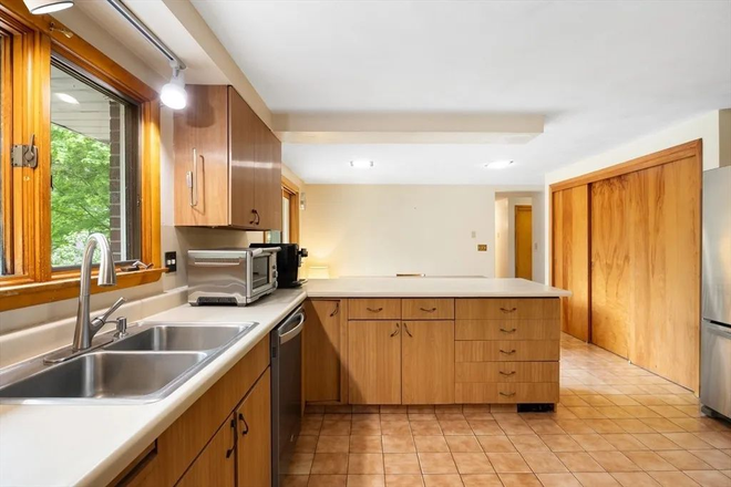 Kitchen - 139 Gray St House