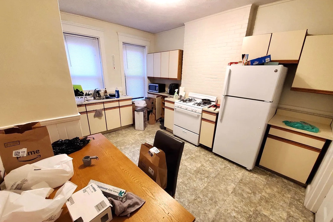 Kitchen - Spacious 1-bedroom in kenmore! Avail. 9/1/25! Apartments