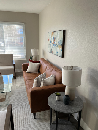 Living space - Newly Renovated, Quiet Aurora Home—All CU Anschutz Student Tenants, Minutes from Campus
