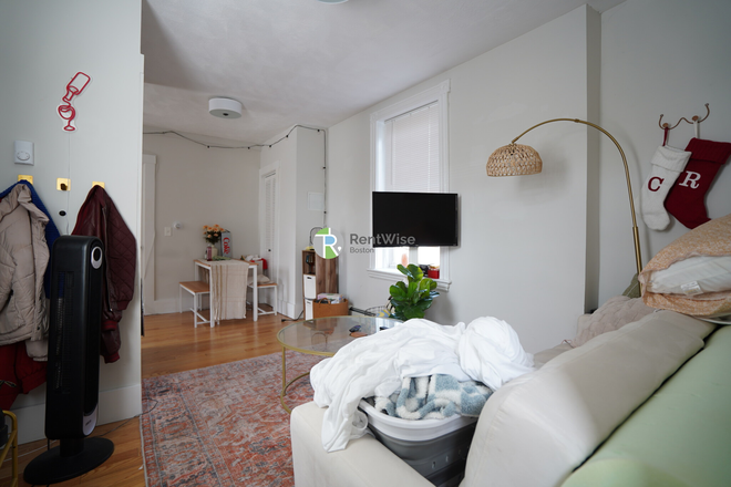 1 - SEPT 2026-North End 2 bed, W/D in unit, Pets ok. No Broker Fee! Apartments