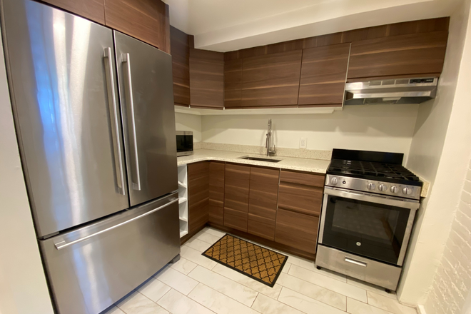 X - SOUTH END STUDIO - DIRECT ENTRY - HEATED FLOORS - RENOVATED KITCHEN AND BATHROOM