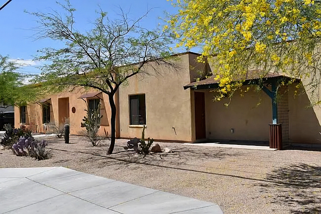 Walk to Campus & Off Street Parking - Walk to Campus!  Great Upscale 3-bedroom 2-bath – ½ Mile from UofA –Parking & Washer/Dryer