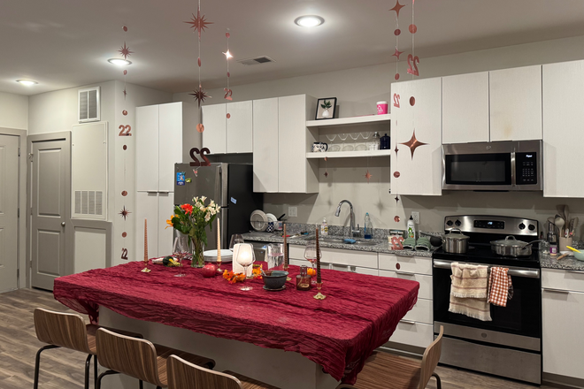 Kitchen (furnished) - Union Chapel Hill Apartments