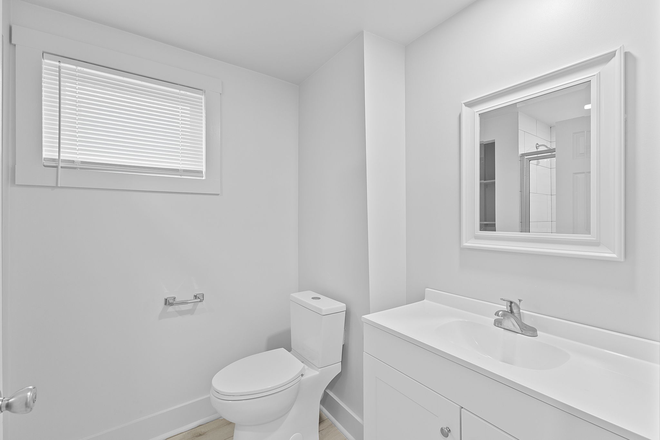 3rd Floor Bath - 2nd and 3rd floor units in Duplex Duplex