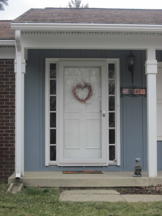 front door - 3 BR/2 Bath Available for Spring semester House