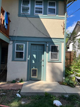 Back door - 2 Ultra Cheap Rooms next to Campus / The Hill House