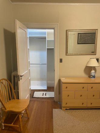 Furnished bedroom with ample closet - Spring semester Sunny room. 5-minute walk to campus,  all utilities plus internet  included, House