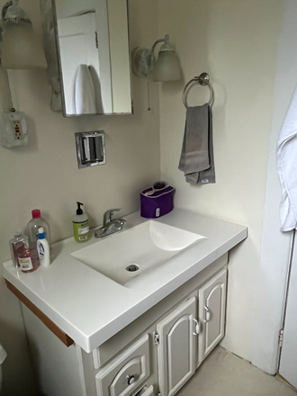 Bath - FREE Room & Board for Live-In Resident Assistants (RAs) at Student Dormitory