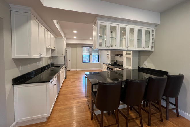 Call NOW for showings! 617-236-8600 - COMM AVE - LUXE 5BR CONDO NEAR BC AVAIL *9/1/2027* W/ IN UNIT W/D, GRG RNTL PRKNG, 2.5BA, A/C, EIK