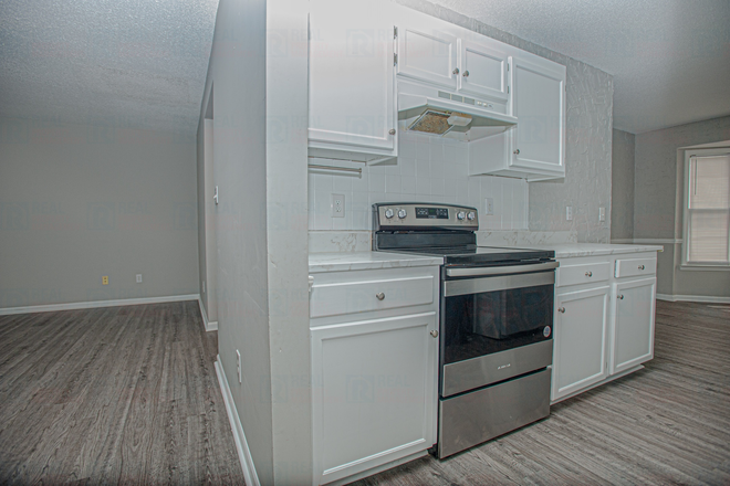 Kitchen - Beautiful Townhouse in Durham – $2,100/month + $500 Off First Month's Rent!