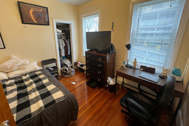 Bedroom - Gorgeous 3 Bedroom & 1 Bathroom Apartment