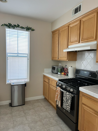 Kitchen - Bedroom in House in University Hills