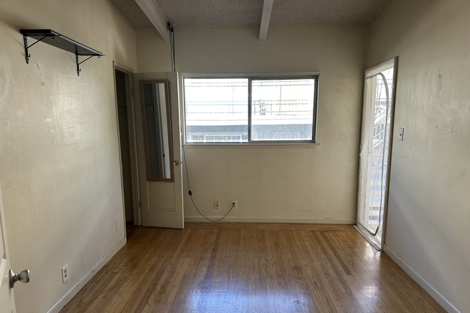 Bedroom - $1,100 Room in south Berkeley w/ shared balcony