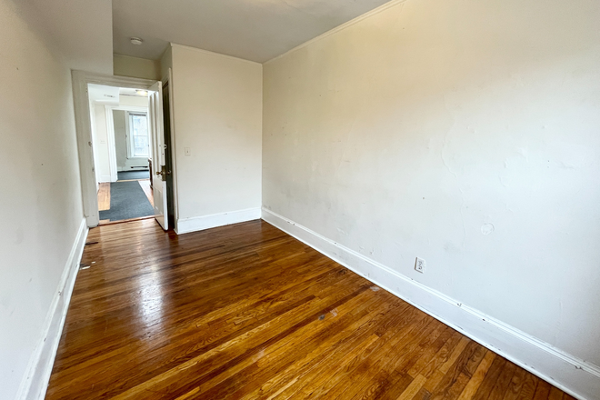 Call NOW for showings! 617-236-8550 - SAINT STEPHEN ST - TOP FLOOR 3BR/1BA IN SYMPHONY FOR *9/1/2026* W/ LNDRY IN BLDNG, OPEN LAYOUT, DW! Condo