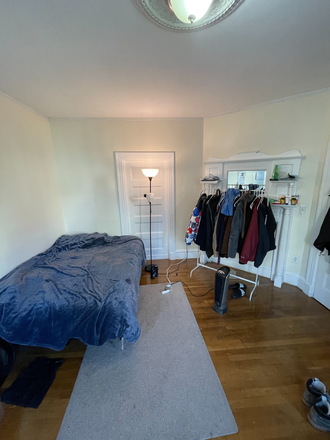 Bedroom 1 - Mid Cambridge - Room - $1200 1 year lease - September 1st start - Harvard/MIT - 15 mins