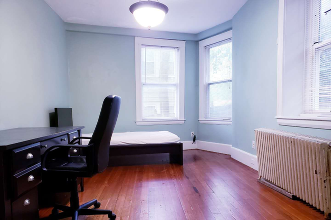 Huge room with e big windows and a walk-in closet at $1050/month + utility, free WiFi - Nice Furnished Room near BC Main Campus, BC Law & T to NEU, Harvard & Longwood, Free WiFi, No Fee