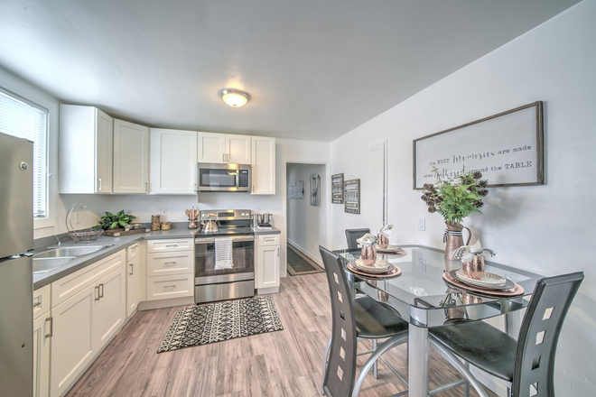  - 1049-1053  43rd St.