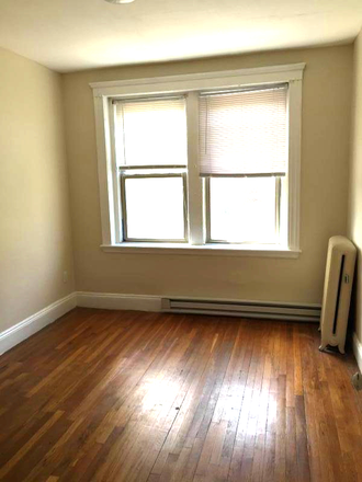 visit hubrealtyproperties.com - Fenway, huge 1 bedroom split, in excellent location, handy to campus & MFA Apartments