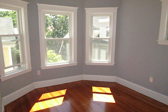 bed - 3 Bed 1 Bad (Davis Square) NO BROKERS FEE!!! Apartments