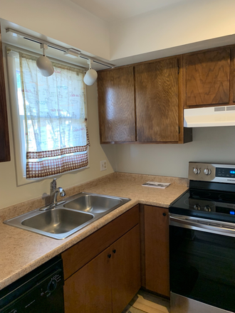 kitchen - Walk 2UVA  2bed/2bth,Ting,water/sewer Included. Apartments