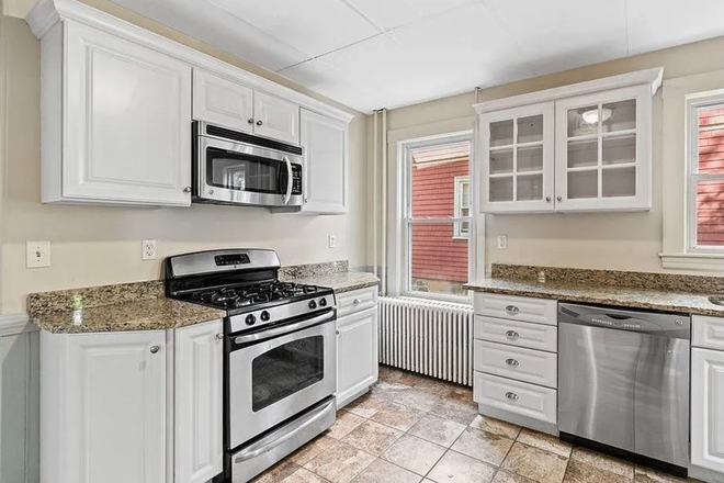 kitchen - Unit right outside Tufts!!