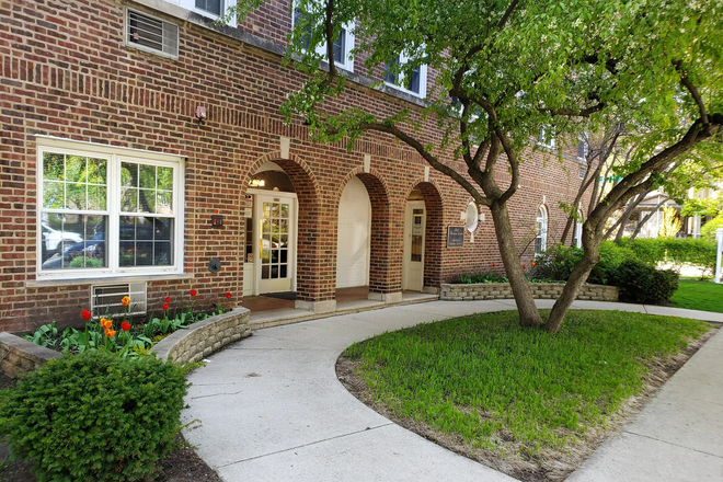 Exterior - Fall Sublet Available: 2b 2b