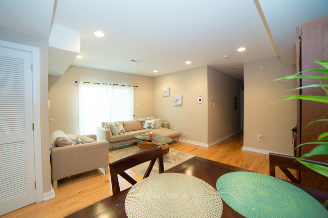 living room - Gorgeous Spacious 3 bed 2 bath apartment