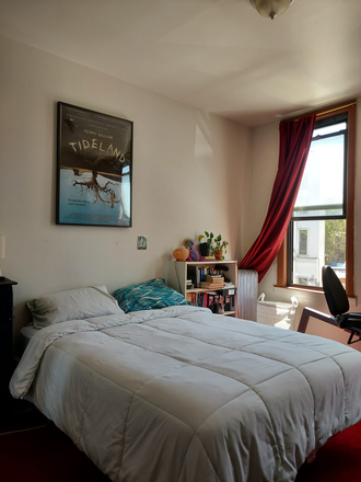 Bedroom (queen sized bed) - Summer rent-stabilized sublet (Williamsburg/Bushwick) close to L train (not far from J, M train Apartments
