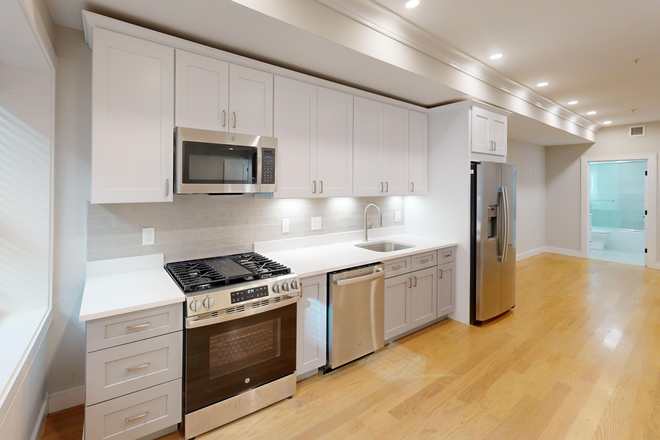 - - 3 beds Downtown Living with Easy Campus Access Apartments