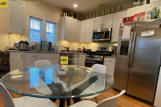 Call NOW for showings! 617-236-8600 - GRIGGS PL - SECONDS TO MBTA! 3 FLR TOWNHOUSE 6BR FOR *9/1/2025* W/ 3 BATH, W/D IN UNIT, 1 PRKNG, EIK