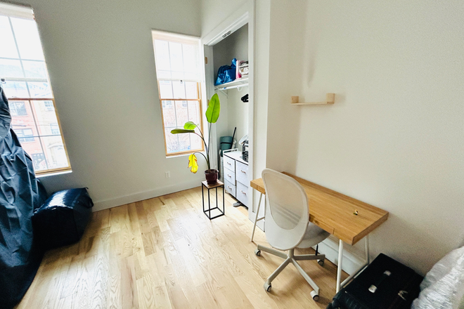 Bedroom - Sunny Large Bedroom for rent in furnished 4b2ba, near J line in Bushwick Duplex