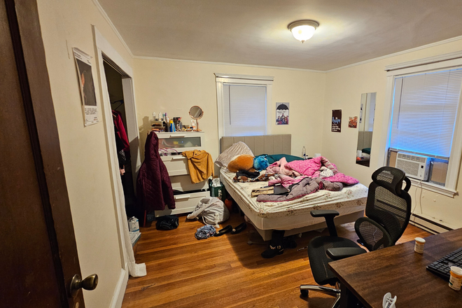 ... - COZY 3 BED, SHORT WALK TO CAMPUS Apartments