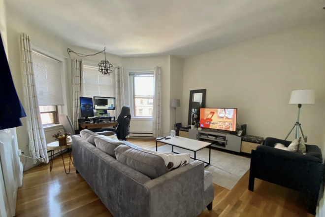 A - Right by the Prudential and Newbury Street Apartments