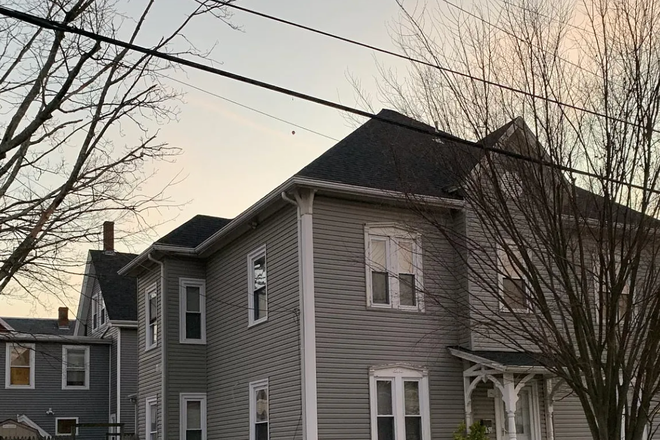 Outside Street View - 1br available in 5-br near Moody St