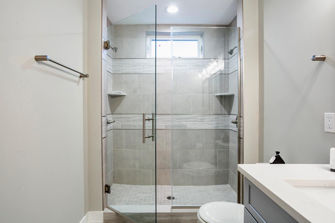 3rd Floor Bathroom - Cozy Modern Home (Free Wifi & Security System)