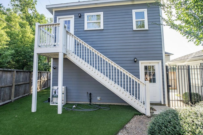 Exterior - Garage Apartment (1bdrm)