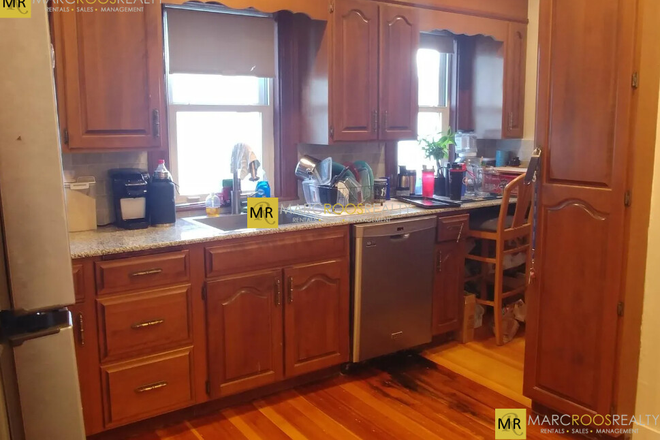 Call NOW for showings! 617-236-8600 - BOWDOIN ST - TOP FLR XL 5BR/1BA NEAR TUFTS AVAIL *6/1/2026* W/ FREE LNDRY IN BLDNG, PRKNG! Apartments