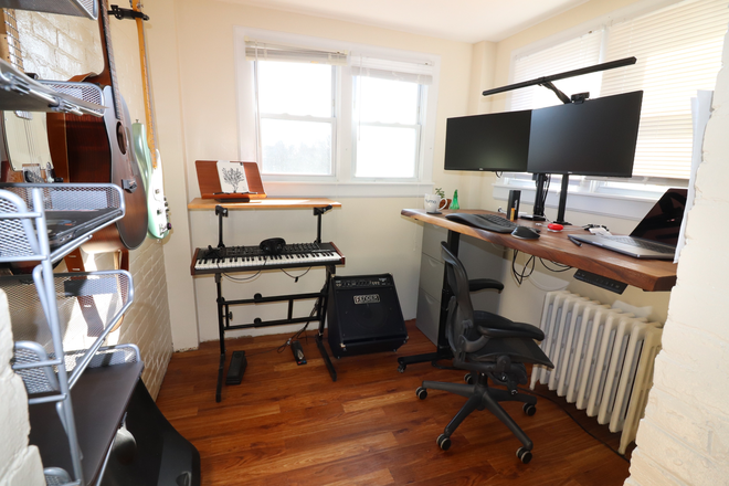 den - Sunny Coolidge Corner 1 bed + den with parking for rent - 9/1, NO FEE! Apartments