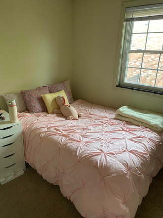 Bedroom - 3bed/1.5bath Townhouse, Fall '26, Looking for 1 Female Roommate